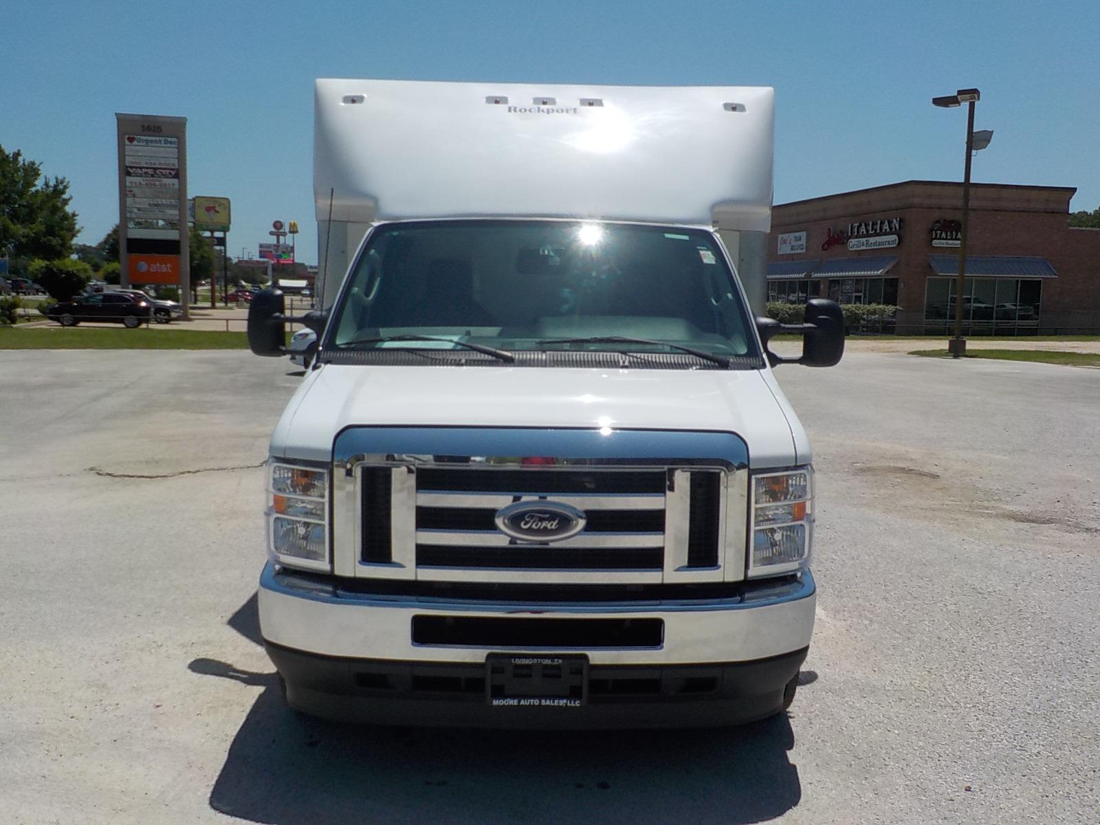 2022 White /Gray Ford Econoline (1FDWE3FK9ND) with an 7.3L V8 engine, AUTOMATIC transmission, located at 1617 W Church Street, Livingston, TX, 77351, (936) 327-3600, 30.710995, -94.951157 - LOW MILES!! If you're looking for a box van don't pass on this one!! It is ready for the BIG JOB!! This one is nice! - Photo #2